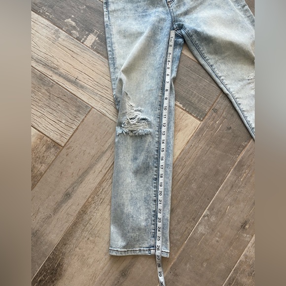 Sneak Peek Jeans - Picture 3 of 7